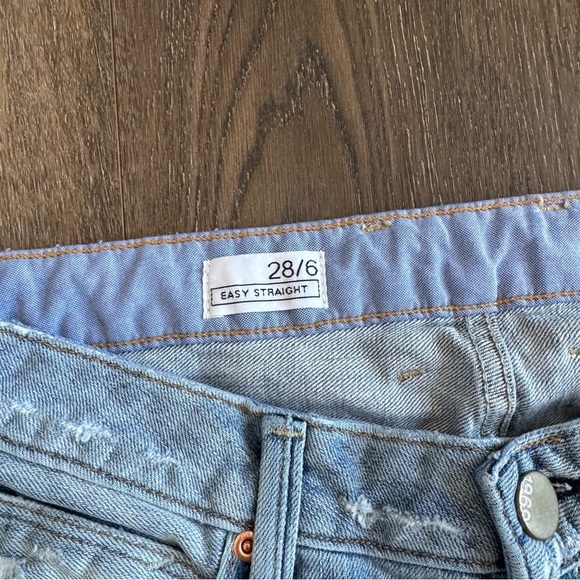 Gap Jeans.  Women’s size 28/6.  Easy Straight style. Very cute jeans! - Picture 3 of 5